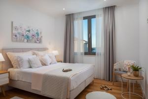 Posteľ alebo postele v izbe v ubytovaní Luxury Villa Cippico XXII with Pool + 37 fotografií
