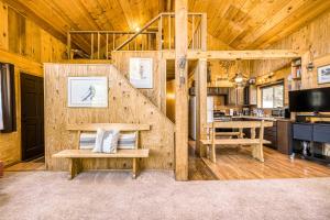 Η κουζίνα ή μικρή κουζίνα στο Beaver Pond Chalet