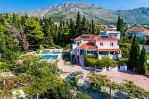 Fotografia z galérie ubytovania Family friendly apartments with a swimming pool Mlini, Dubrovnik - 8579 v Mlini