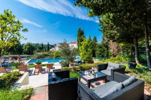 Fotografia z galérie ubytovania Family friendly apartments with a swimming pool Mlini, Dubrovnik - 8579 v Mlini