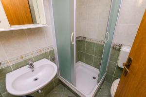 Fotografia z galérie ubytovania Family friendly apartments with a swimming pool Mlini, Dubrovnik - 8579 v Mlini