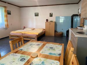 Kuchyň nebo kuchyňský kout v ubytování Apartmán u Marušky
