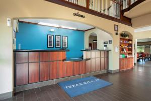 Vstupní hala nebo recepce v ubytování Best Western Texas City + 29 fotografií
