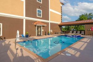 a swimming pool in front of a building at Best Western Texas City in Texas City