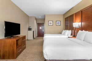 TV a/nebo společenská místnost v ubytování Best Western Texas City