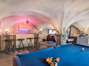 a room with a pool table and a bar at Chalet moderne avec jacuzzi et 5 chambres, proche télécabine et ski-bus, Méribel Le Raffort - FR-1-566-14 in Les Allues