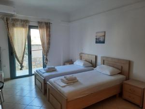Postel nebo postele na pokoji v ubytování Tasos Rooms