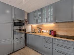 Køkken eller tekøkken på Appartement Courchevel 1650, 2 pièces, 6 personnes - FR-1-563-40