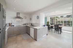 Kuchyň nebo kuchyňský kout v ubytování OurMadeira - Quinta D'Alegria, character + 19 fotografií