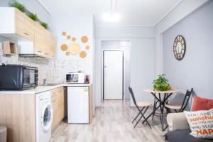 Kuchyň nebo kuchyňský kout v ubytování Ermou 18 Mosaics boutique apartment