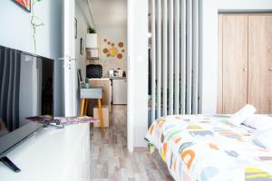Postel nebo postele na pokoji v ubytování Ermou 18 Mosaics boutique apartment