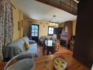 a living room with a couch and a table at Preciosa casa en capileira in Capileira