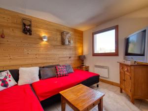 a living room with a couch and a flat screen tv at Appartement Morillon 1100, 3 pièces, 7 personnes - FR-1-642-1 in Morillon