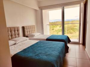 Postel nebo postele na pokoji v ubytování Resort Playa Azul Departamentos
