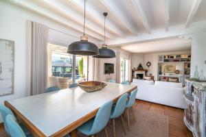 A kitchen or kitchenette at Ocean Views Luxury Villa next to beach