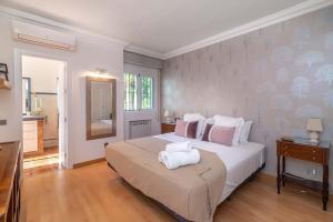 A bed or beds in a room at Ocean Views Luxury Villa next to beach
