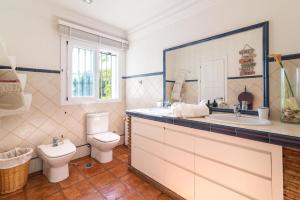 A bathroom at Ocean Views Luxury Villa next to beach