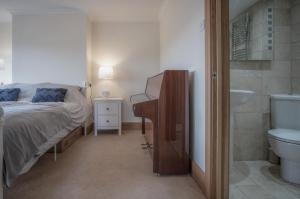 a bedroom with a bed and a sink and a toilet at Bayview House - 4 Bedroom Luxurious Holiday Home - Saundersfoot in Saundersfoot +82 photos