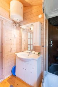a bathroom with a sink and a shower at Domki Marina Rowy in Rowy +11 photos