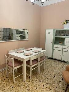 A kitchen or kitchenette at A casa di Nonna Mela
