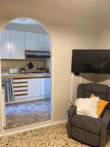 A kitchen or kitchenette at A casa di Nonna Mela