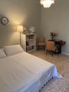 A bed or beds in a room at A casa di Nonna Mela
