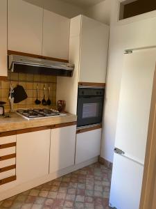 A kitchen or kitchenette at A casa di Nonna Mela