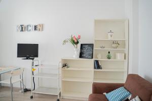 TV a/nebo společenská místnost v ubytování 073 - Casa Rapallo con Attico privato, 10 minuti Mare Spiaggie a piedi