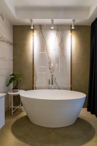 Kylpyhuone majoituspaikassa Luxury Apartment Kavkaz View