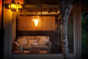 Safari Lodge - Amakhala Game Reserve的休息区
