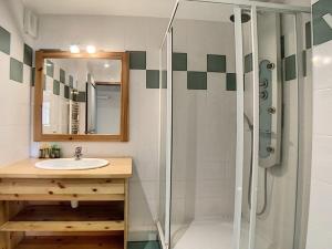 a bathroom with a sink and a shower at Appartement spacieux & confortable, proche des pistes, balcon, sauna, hammam, WIFI inclus - FR-1-344-135 in Les Menuires +8 photos