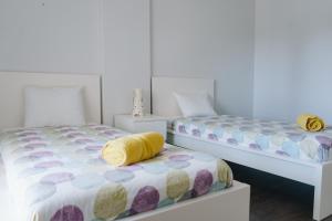 Ένα ή περισσότερα κρεβάτια σε δωμάτιο στο Ocean Guesthouse Peniche