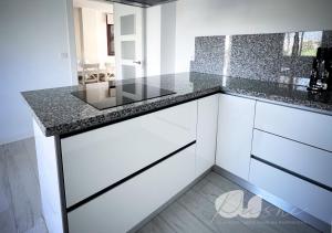 Kuchyň nebo kuchyňský kout v ubytování PUSHE Village Playa Granada Beach & Golf 3