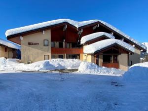 a house covered in snow with a lot of snow at Appartement Cohennoz, 4 pièces, 5 personnes - FR-1-505-152 in Cohennoz