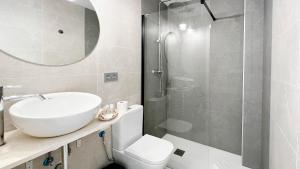 a bathroom with a sink and a shower at Hostal Las Palmas in Carboneras