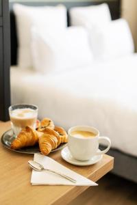 Rúm í herbergi á B&B HOTEL Nyon