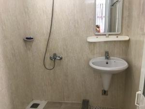 Nhà nghỉ Phương Dung tesisinde bir banyo