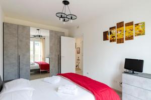 Postel nebo postele na pokoji v ubytování ALTIDO Flat w/Terrace & Parking