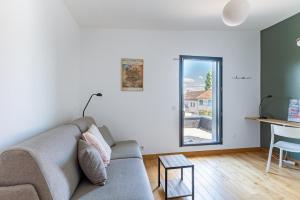 Fotografia z galérie ubytovania Belle maison familiale contemporaine avec piscine v destinácii Nantes