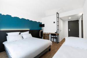 Rúm í herbergi á B&B HOTEL Nyon