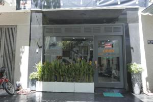 a store front with plants in the front of it at CHIENHOA HOMESTAY in Danang