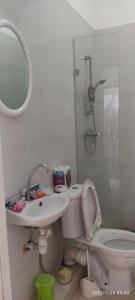 a bathroom with a toilet and a sink and a shower at Appartement num3 Carthage byrsa in Douar ech Chott