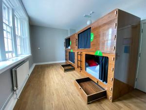 a room with a bunk bed in a room at Leevin Hostel Mountjoy in Dublin