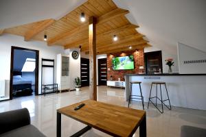 a kitchen and living room with a table and a bar at Apartament u Joli in Miejsce