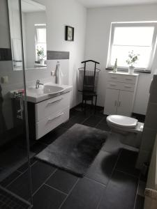 a bathroom with a sink and a toilet at Resi's Gästehaus in Winsen