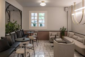 Posedenie v ubytovaní 72 AD Suites