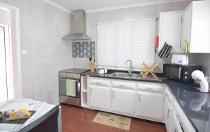 Dapur atau dapur kecil di Resilience House