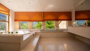 A bathroom at Hotel Can Verdera Még 37 kép