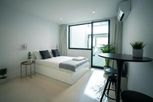 a bedroom with a bed and a table and a window at PORTARIA HOUSING in Aveiro