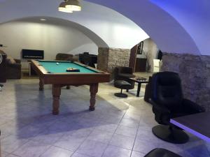 Biliár nebo kulečník v ubytování Penzion B5